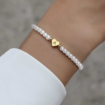 Pulsera de perlas con iniciales grabadas - Pulsera de perlas en forma de corazón personalizada