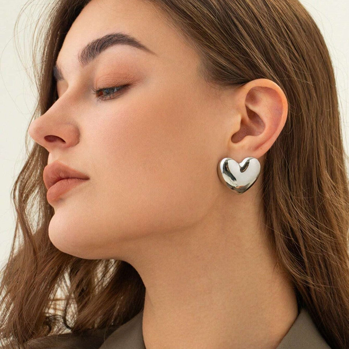 Pendientes amplios en forma de corazón