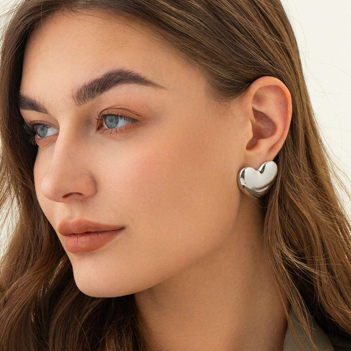 Pendientes amplios en forma de corazón