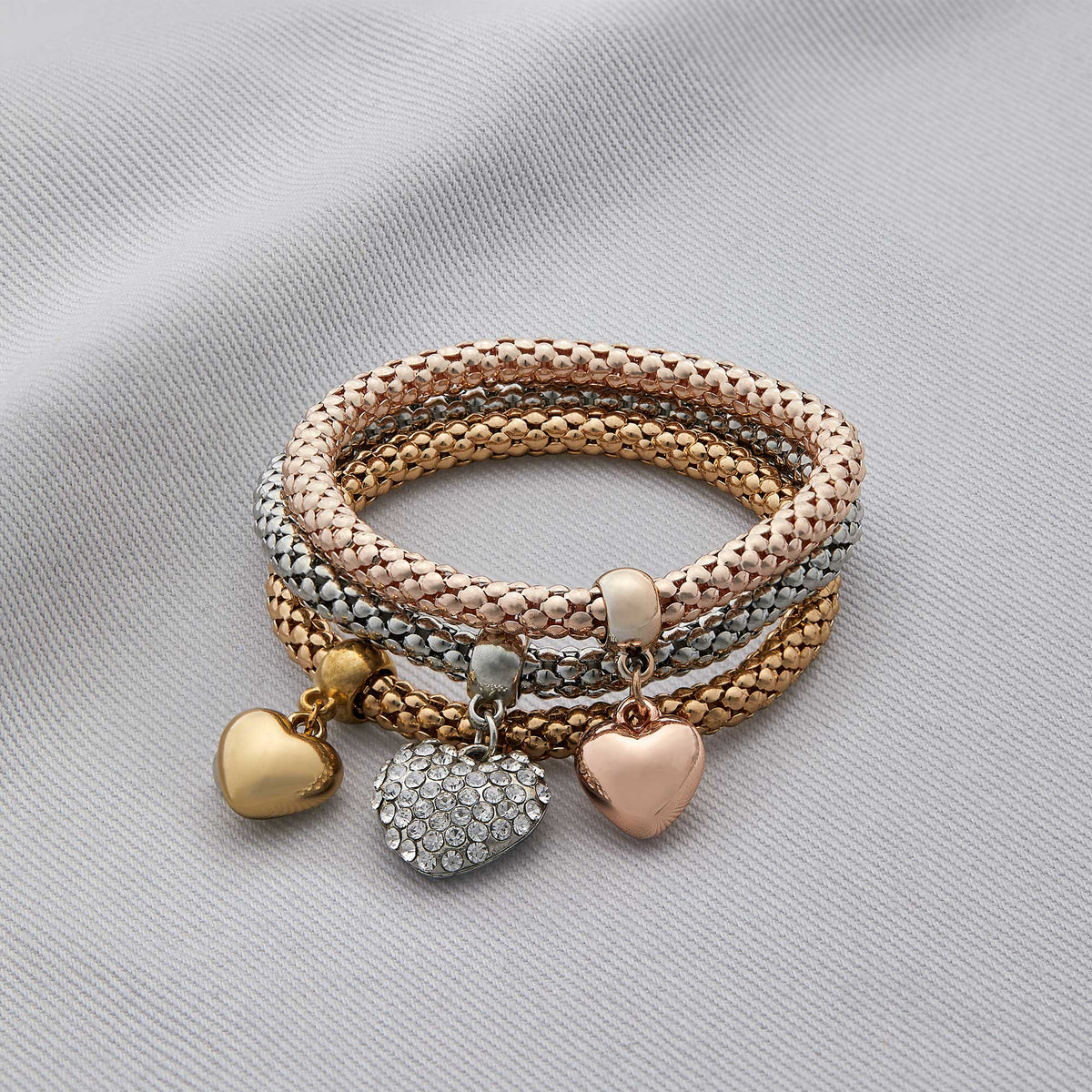 Aria – Pulsera de metal con corazones sólidos