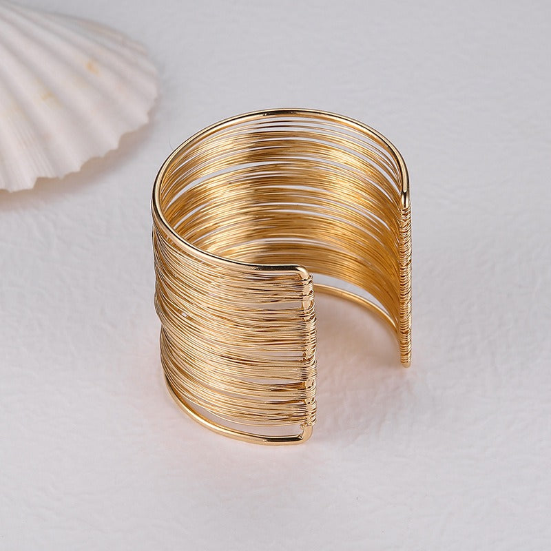 Nadine – Pulsera dorada de diseño vintage