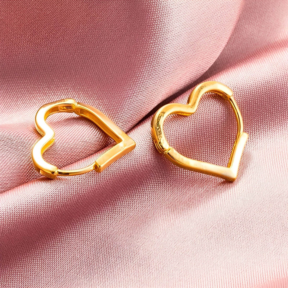 Lena – Aros con diseño de corazón en oro (par)