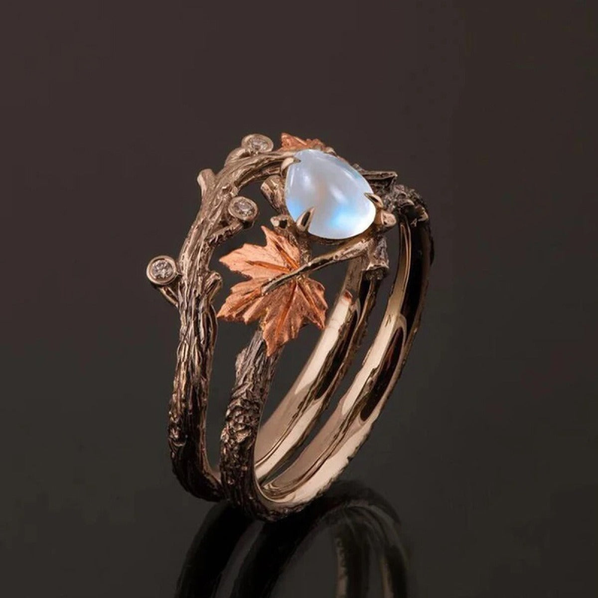 Ysia – Anillo de piedra lunar en diseño natural