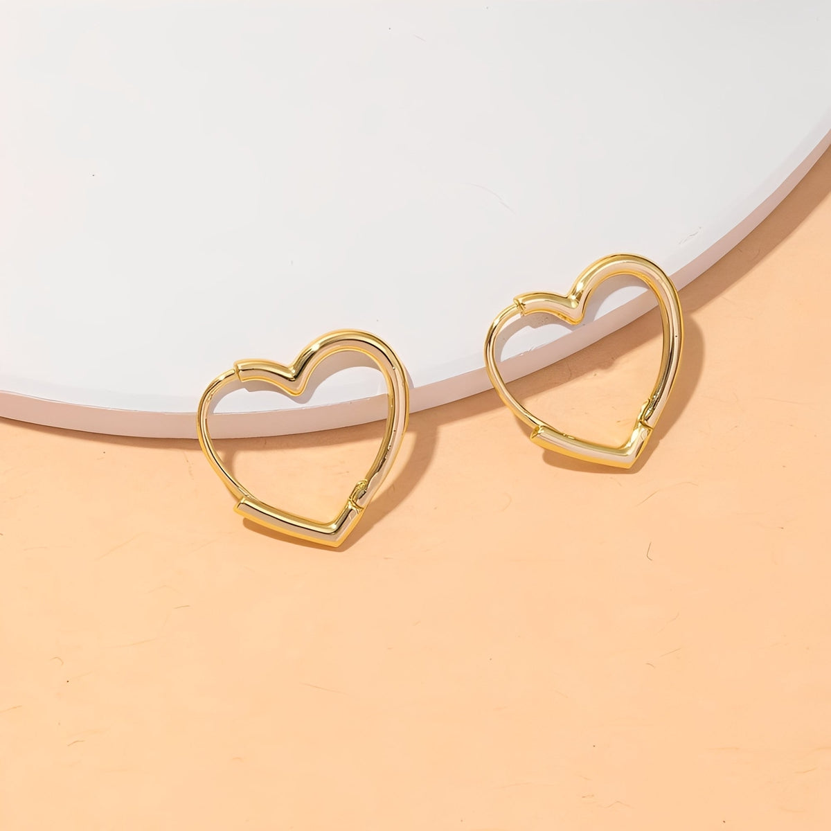 Lena – Aros con diseño de corazón en oro (par)