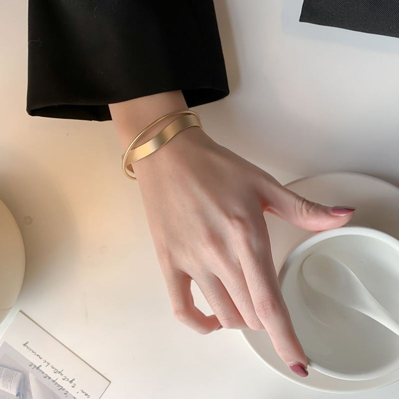 Liora – Pulsera minimalista resplandeciente