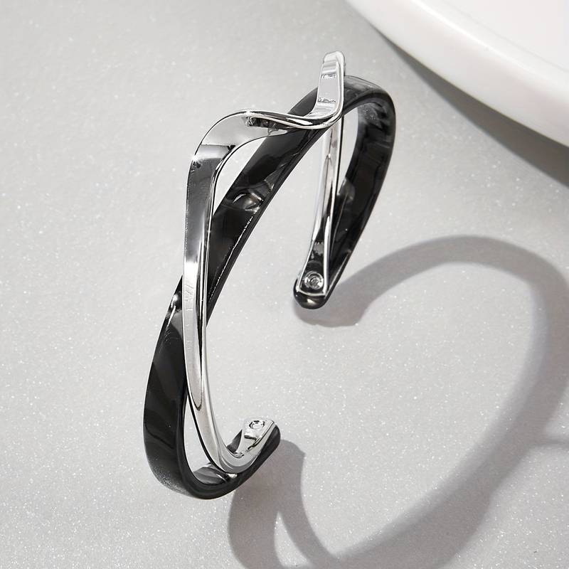 Brazalete ondulado con detalles de perlas - Brazalete de oro bañado en 18K