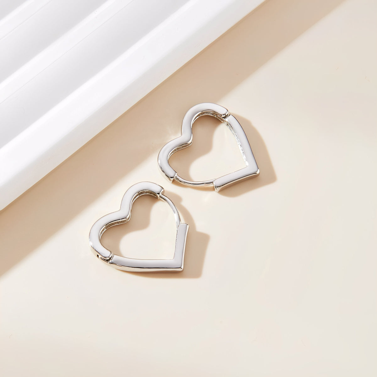 Lena – Aros con diseño de corazón en oro (par)