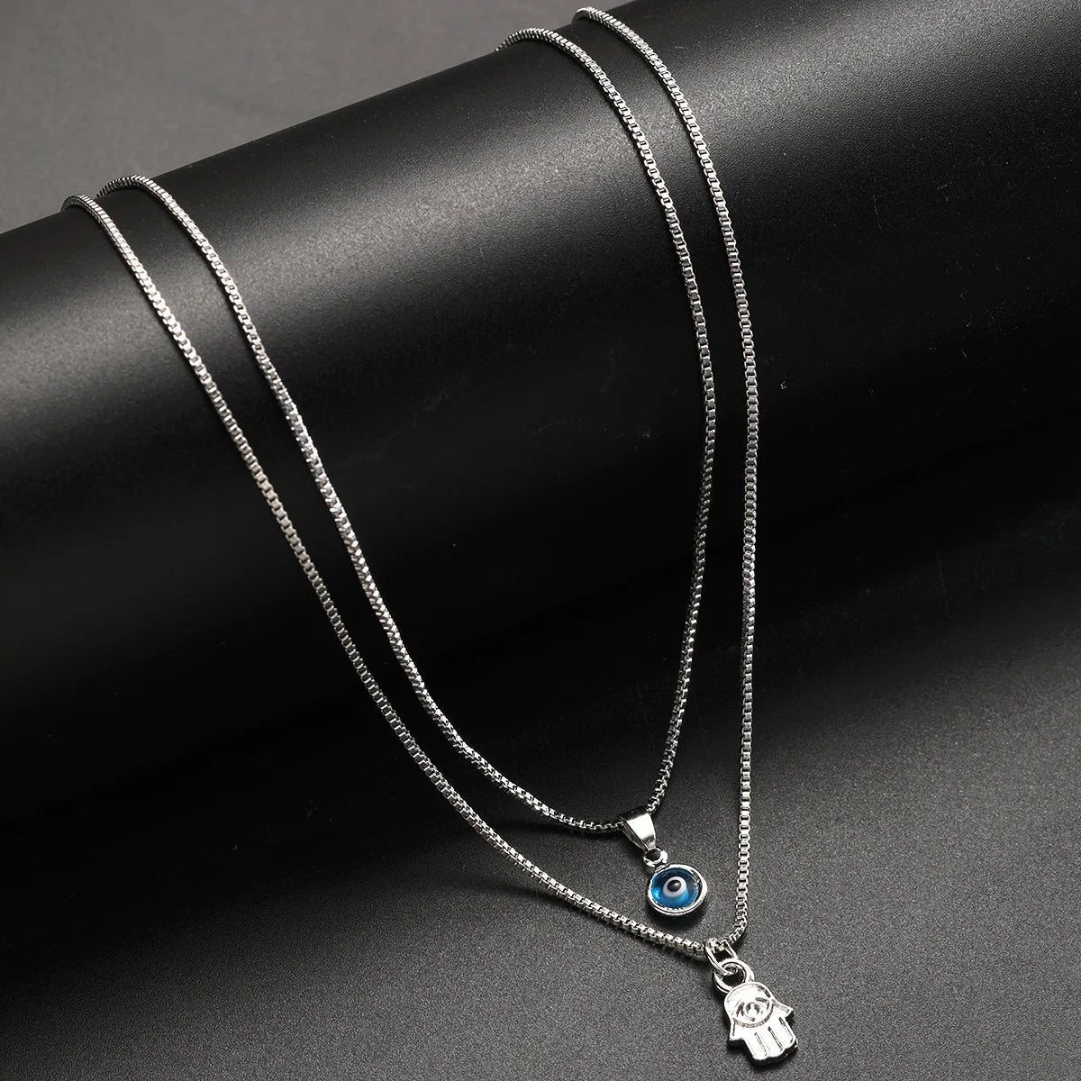 Sahar – Collar de dos filas con símbolo protector