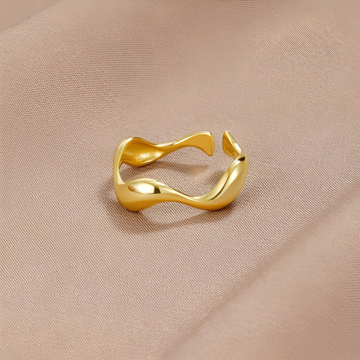 Tarah – Anillo ola de oro de 18K