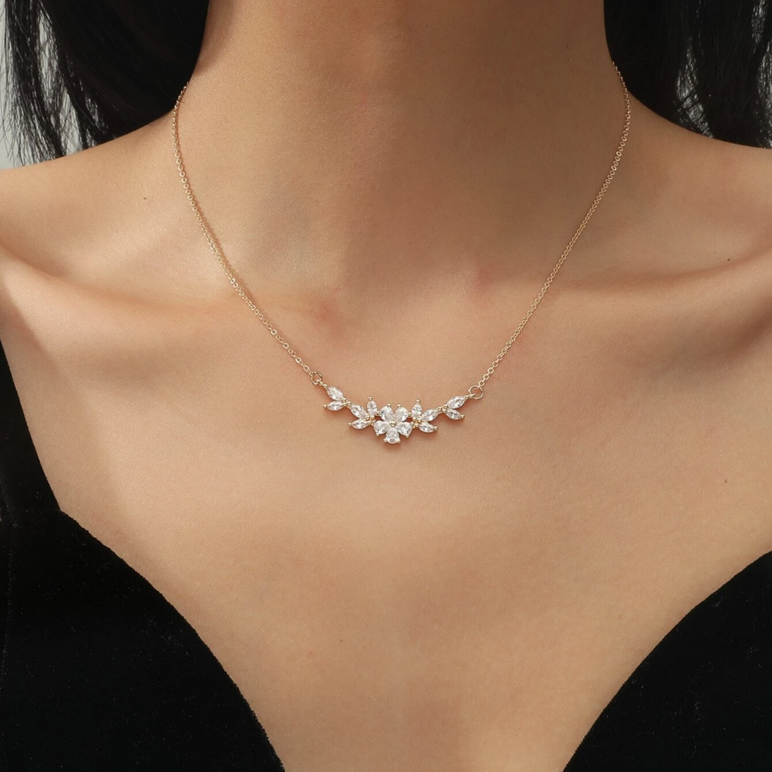 Collar con encanto floral - Collar de pétalos de circonita