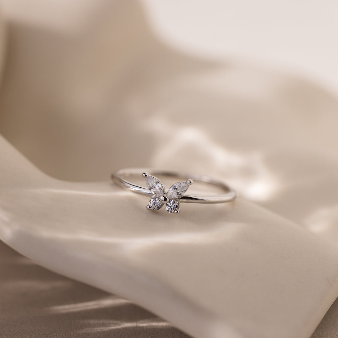 Mariposa – Sofisticado anillo de diamantes