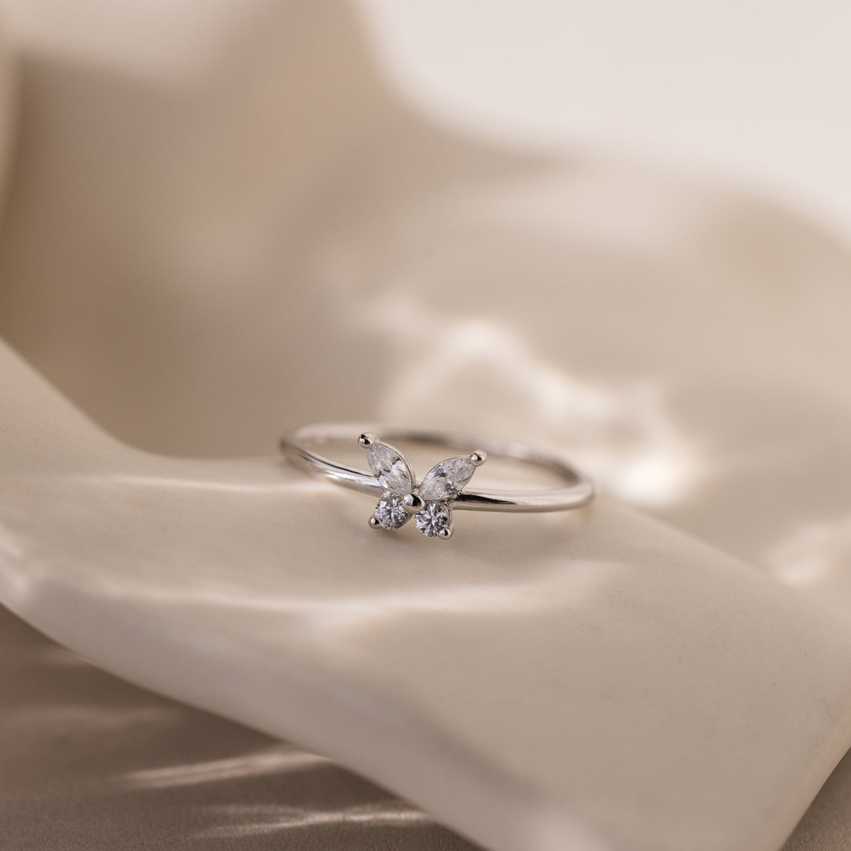 Mariposa – Sofisticado anillo de diamantes