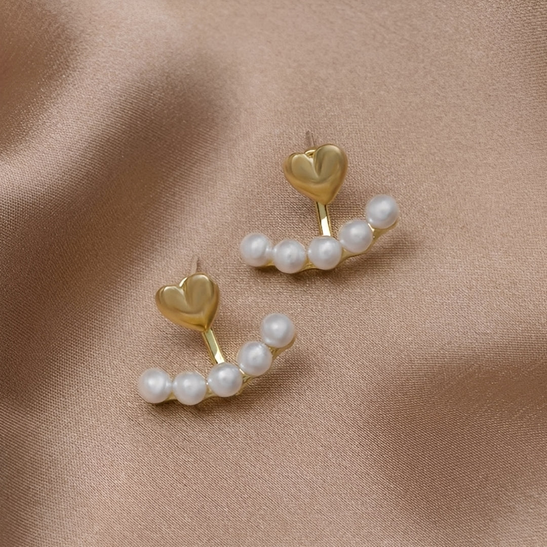 Avery – Pendientes en forma de corazón dorados con perlas