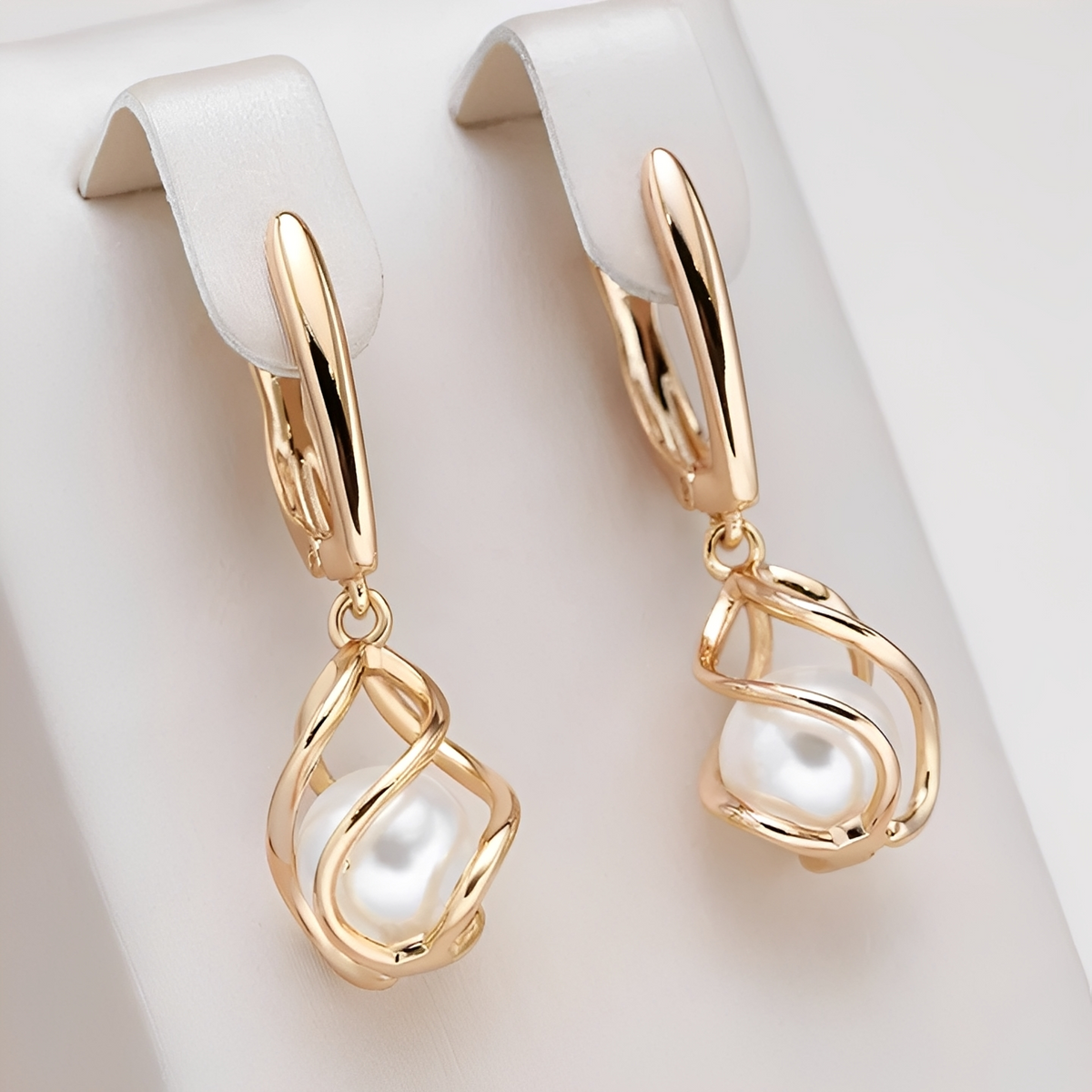 Elena – Pendientes elegantes de perlas en dorado