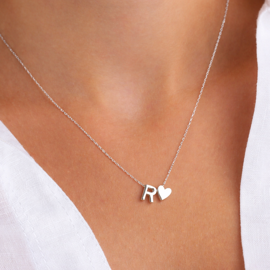 Collar con iniciales en forma de corazón - Corazón de letra personalizada