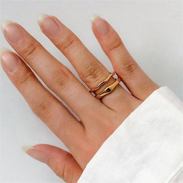 Dianne – Anillo elegante dorado apilable