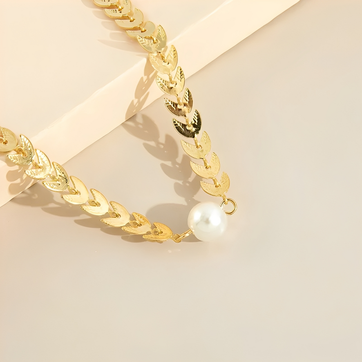Aria – Collar Romano de Oro y Perla Chic