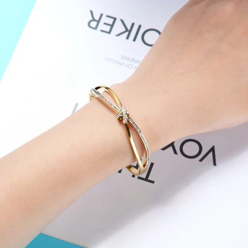 Dalia – Brazalete Nudo Sofisticado