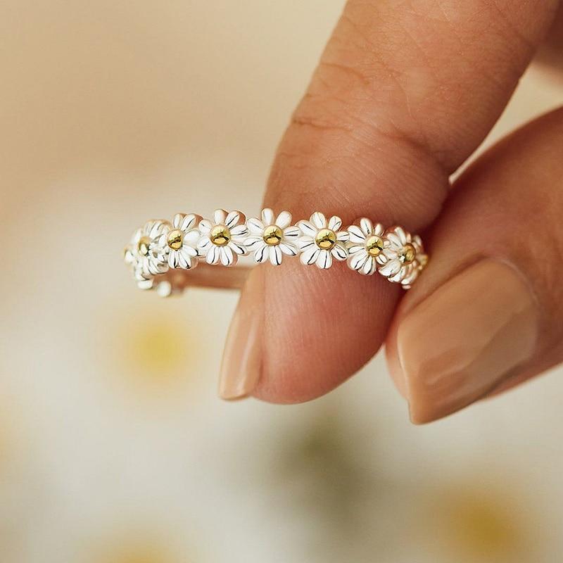 Flavia – Anillo regulable de margarita de plata esmaltada