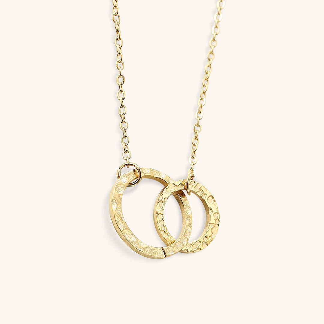 Isabelle - Cadena de aros dorados