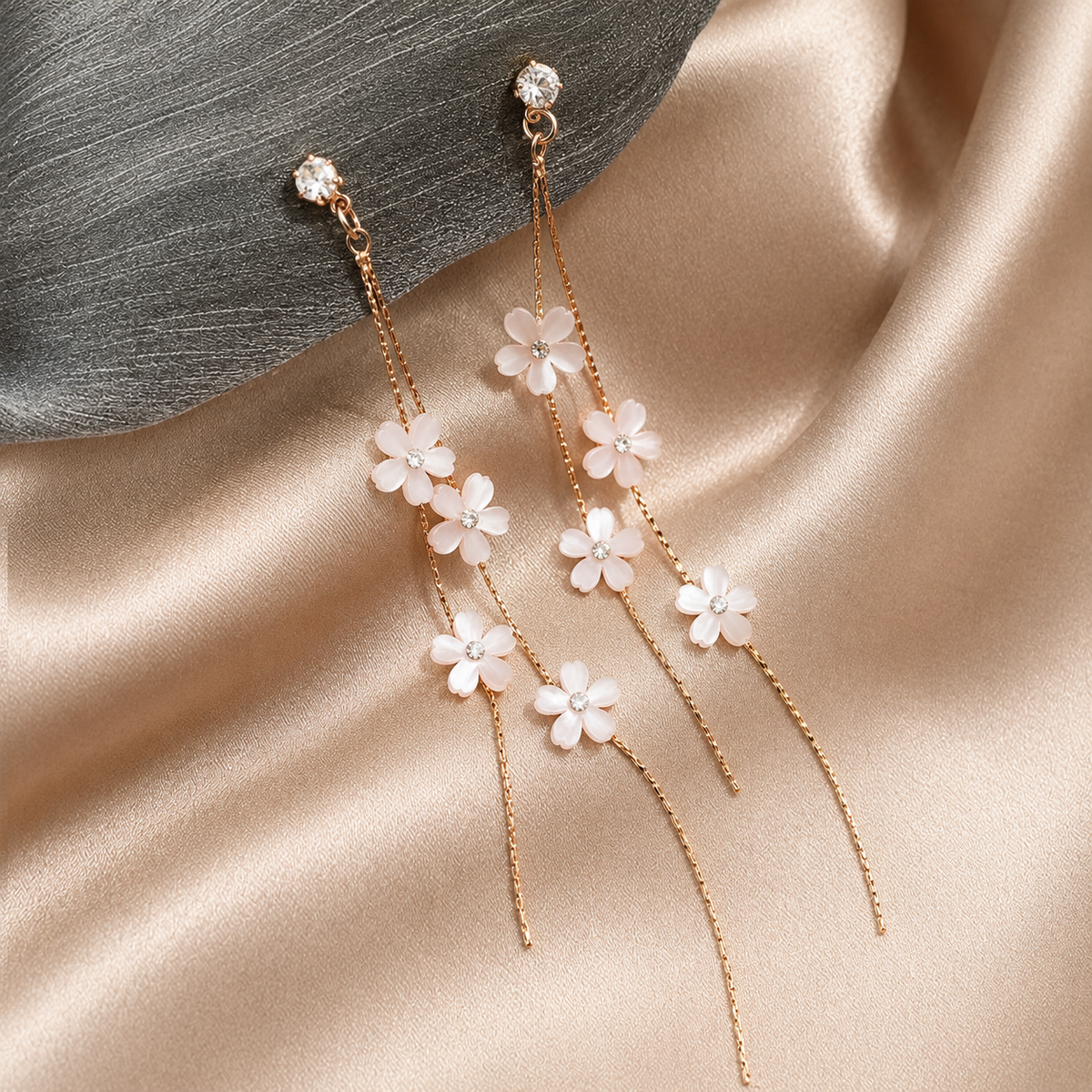 Yuri - Aretes de Hilo de Jazmín Blanco