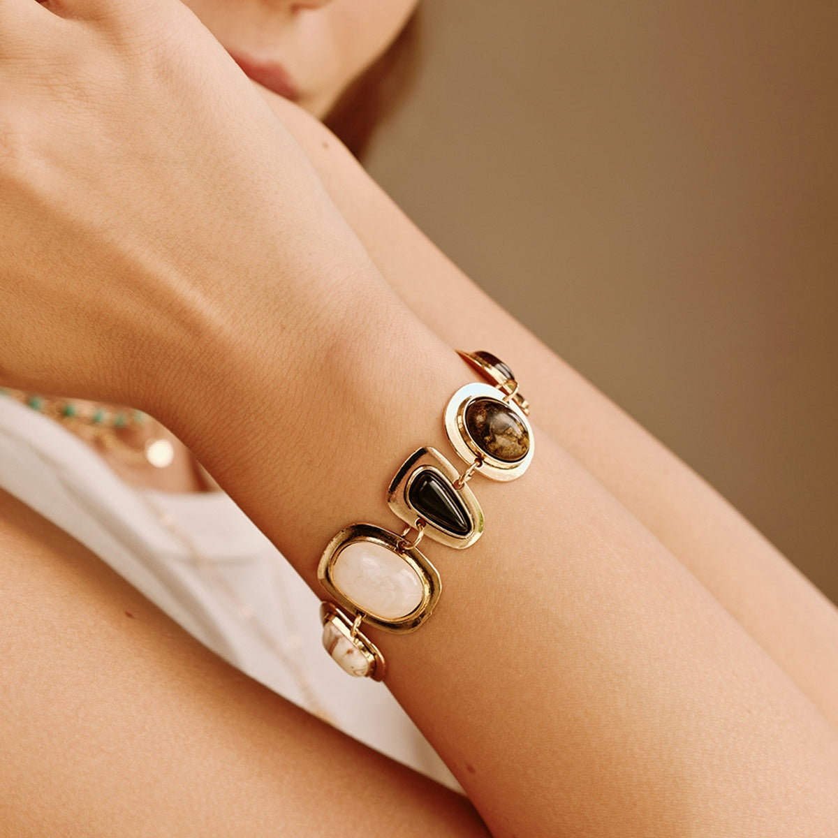 Nancy – Pulsera boho con gemas geométricas