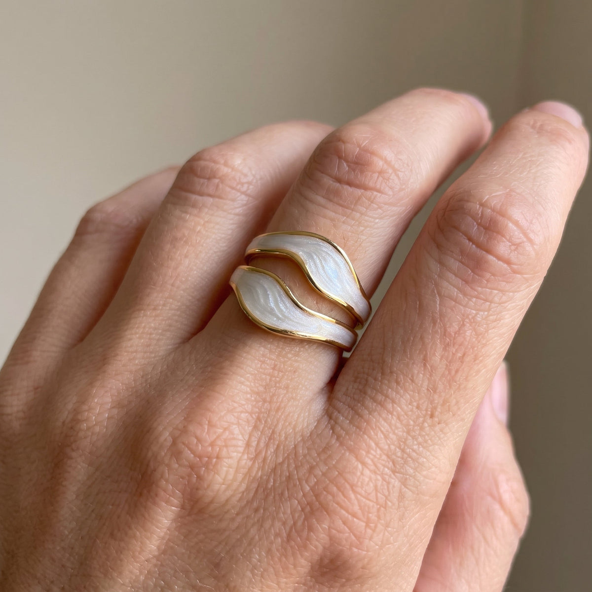 Niana – Anillo retro de oro blanco