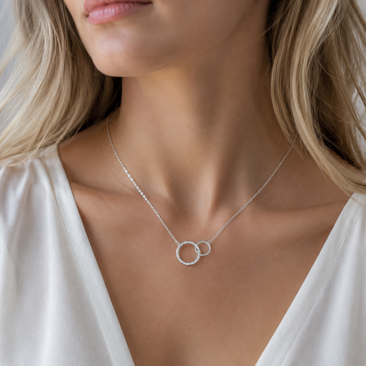 Isabelle - Cadena de aros dorados