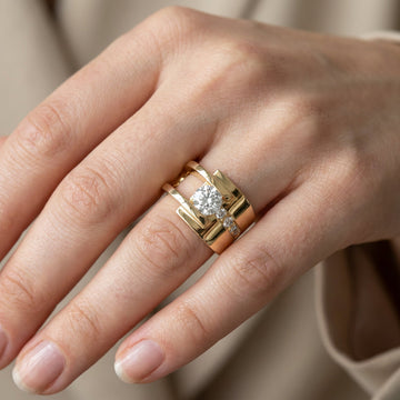Lyra – Anillo vintage en oro con zircón irregular