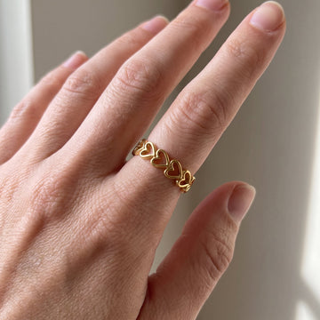 Jia - Anillo con corazón elevado