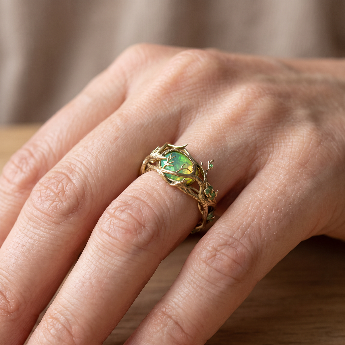 Marianne – Anillo con ópalo verde
