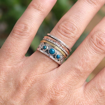 Kaia – Anillo bohemio de meditación con zafiro