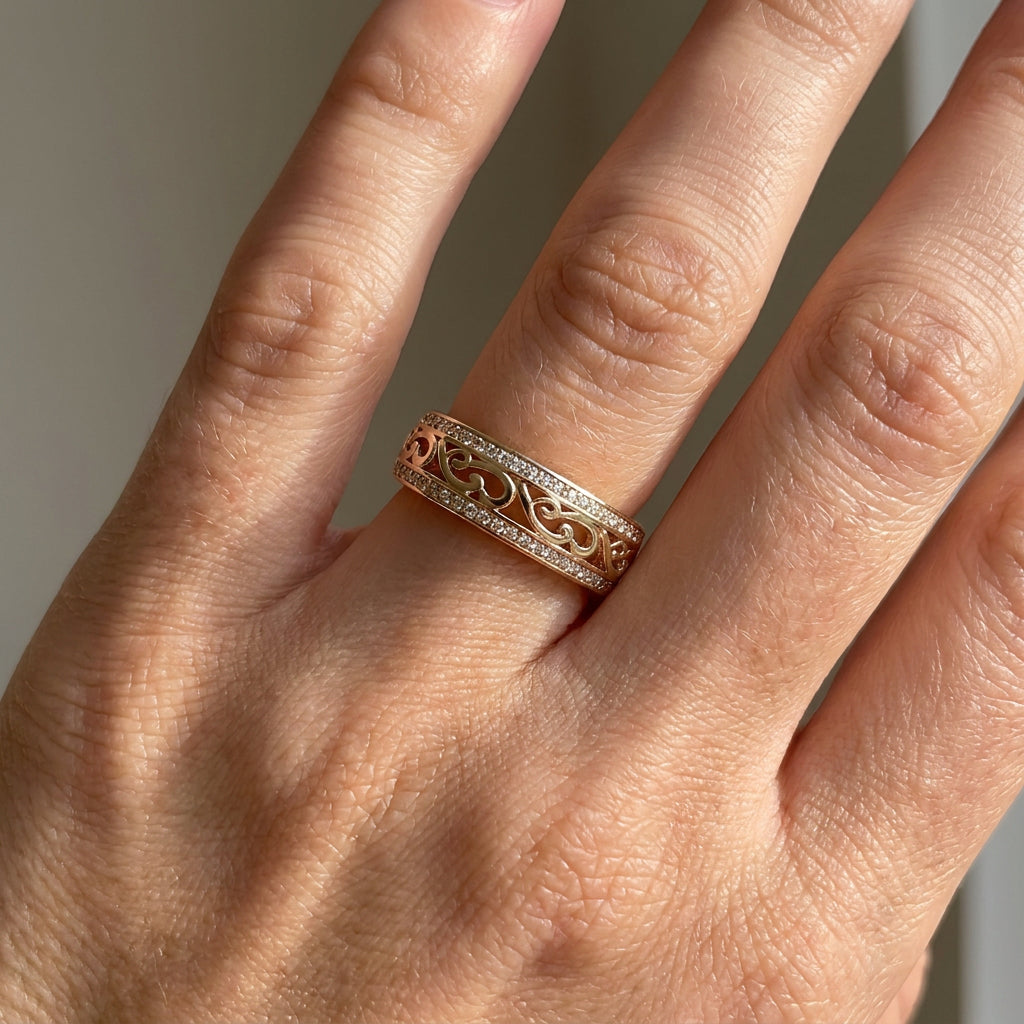 Yeri – Anillo hueco sofisticado