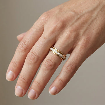 Alessia – Anillo fidget giratorio con acento de cristal