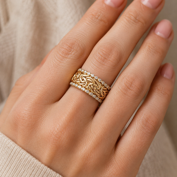 Lydia – Joya trenzada en oro con circonitas