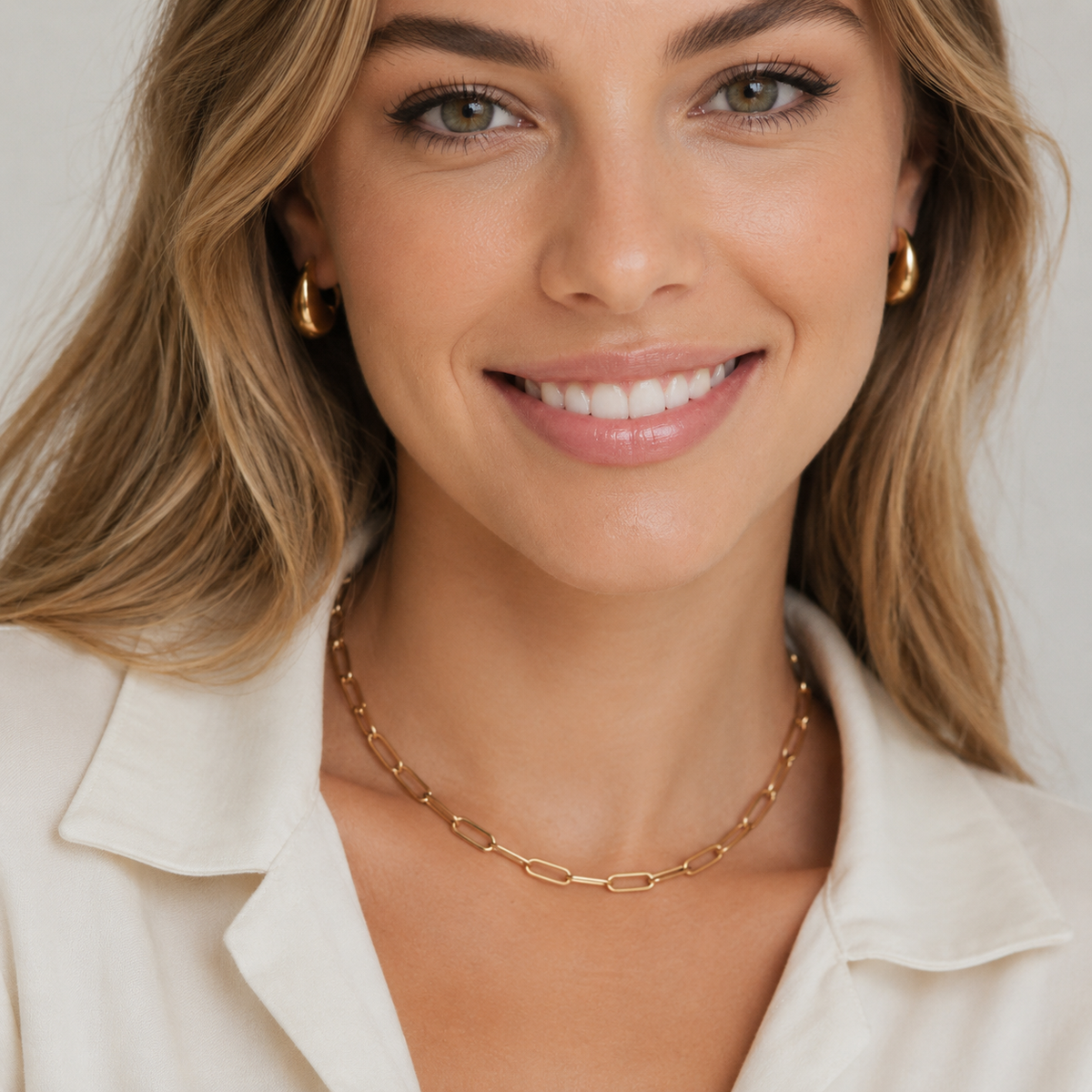 Mara – Collar con clip dorado