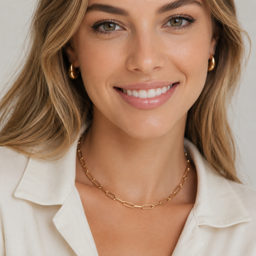 Mara – Collar con clip dorado