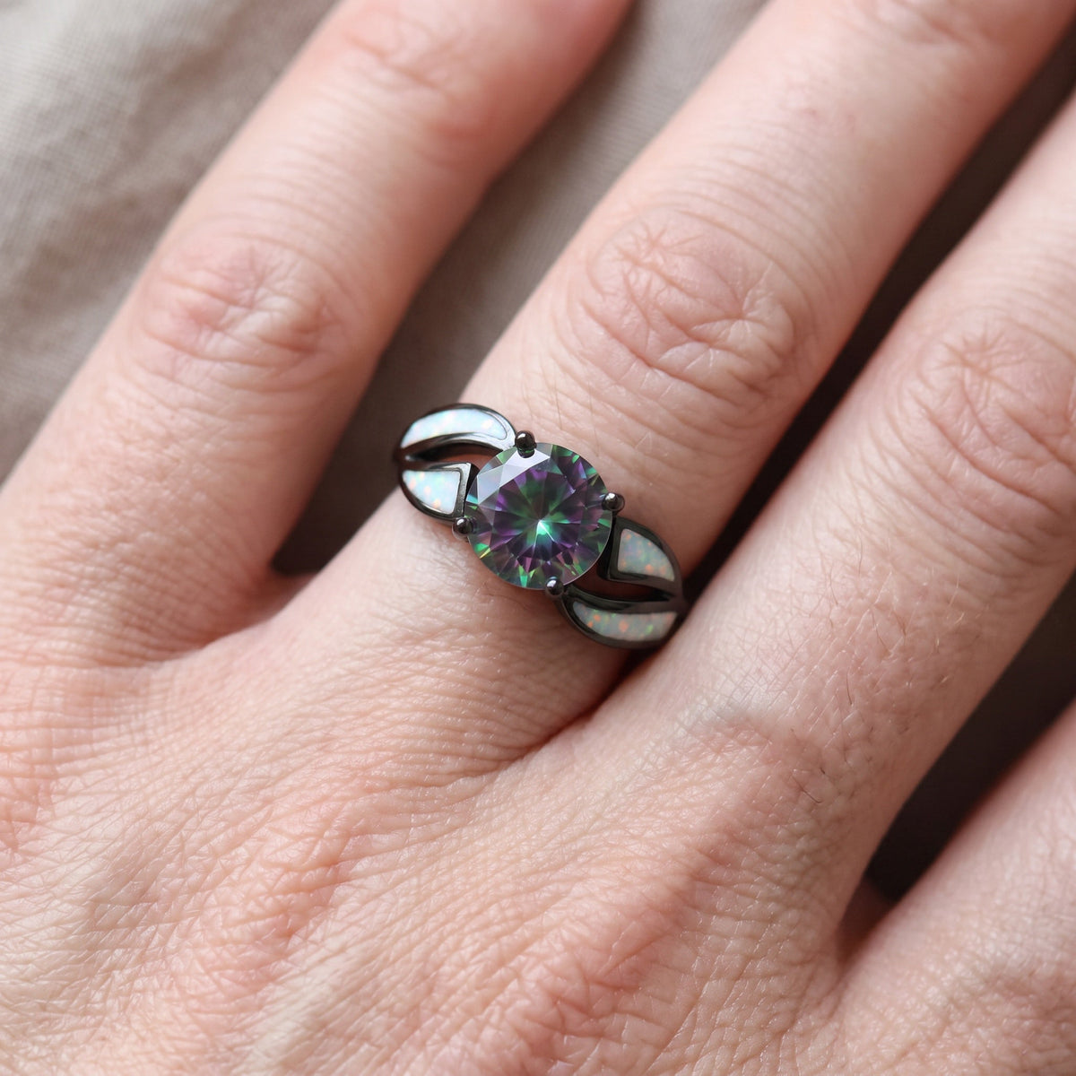 Mirella – Anillo arcoíris en ópalo y topacio