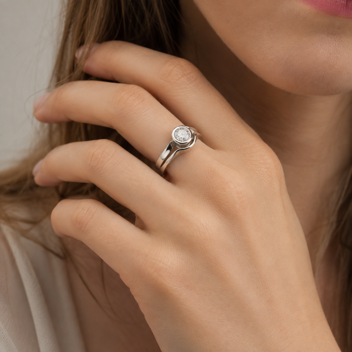 Aria – Anillo vintage de plata con cristal blanco redondo