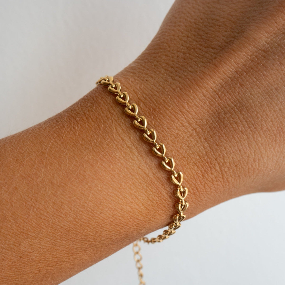 Kendra - Pulsera de cadena con corazón dorado