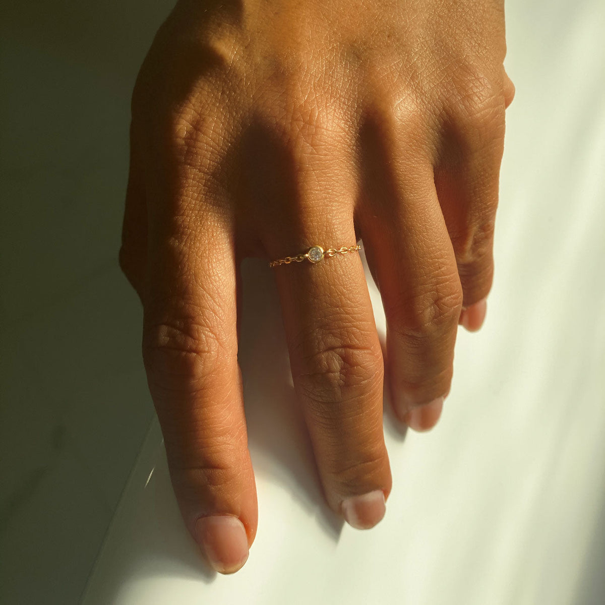 Emily - Anillo Cadena Solitaire