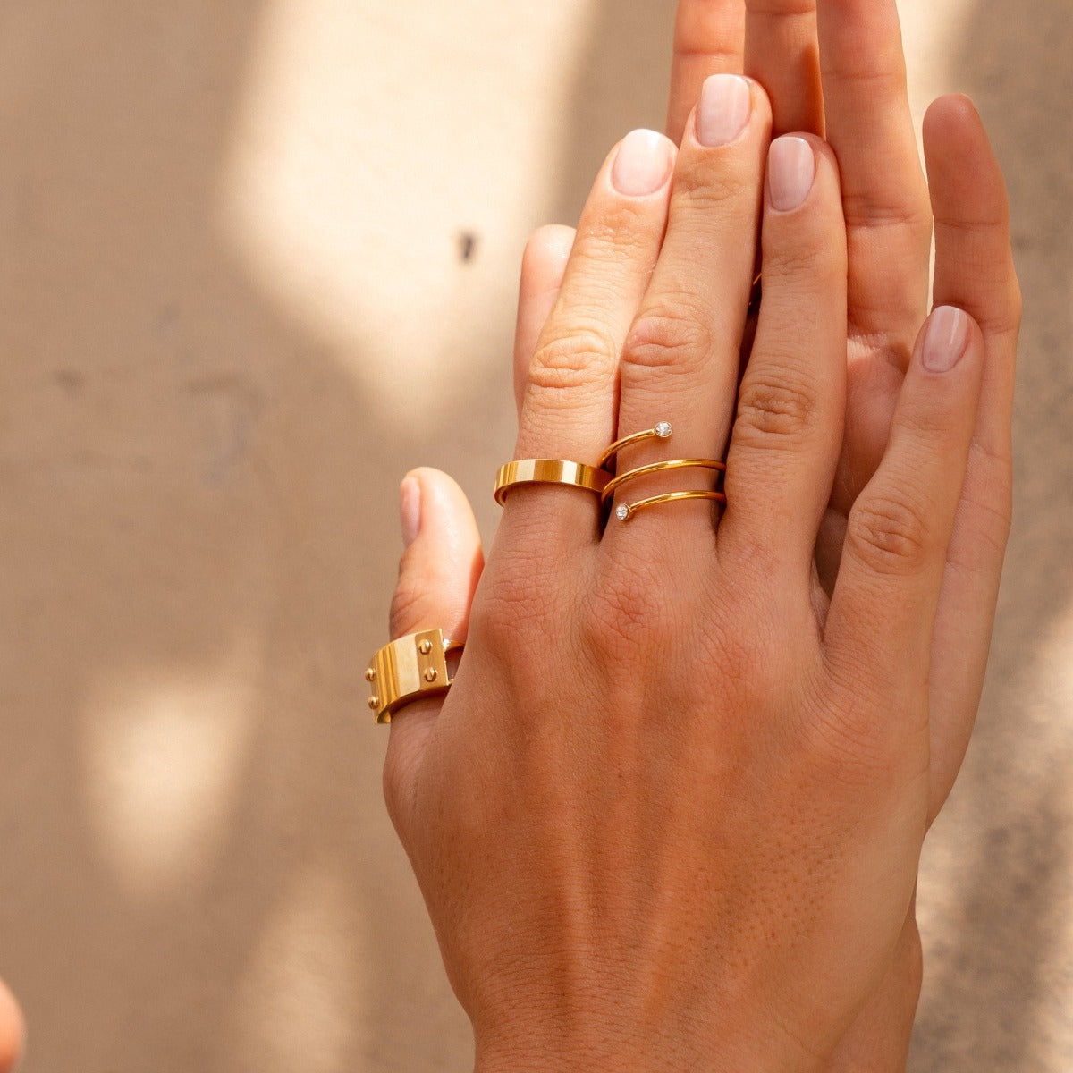 Riza – Anillo espiral con gema