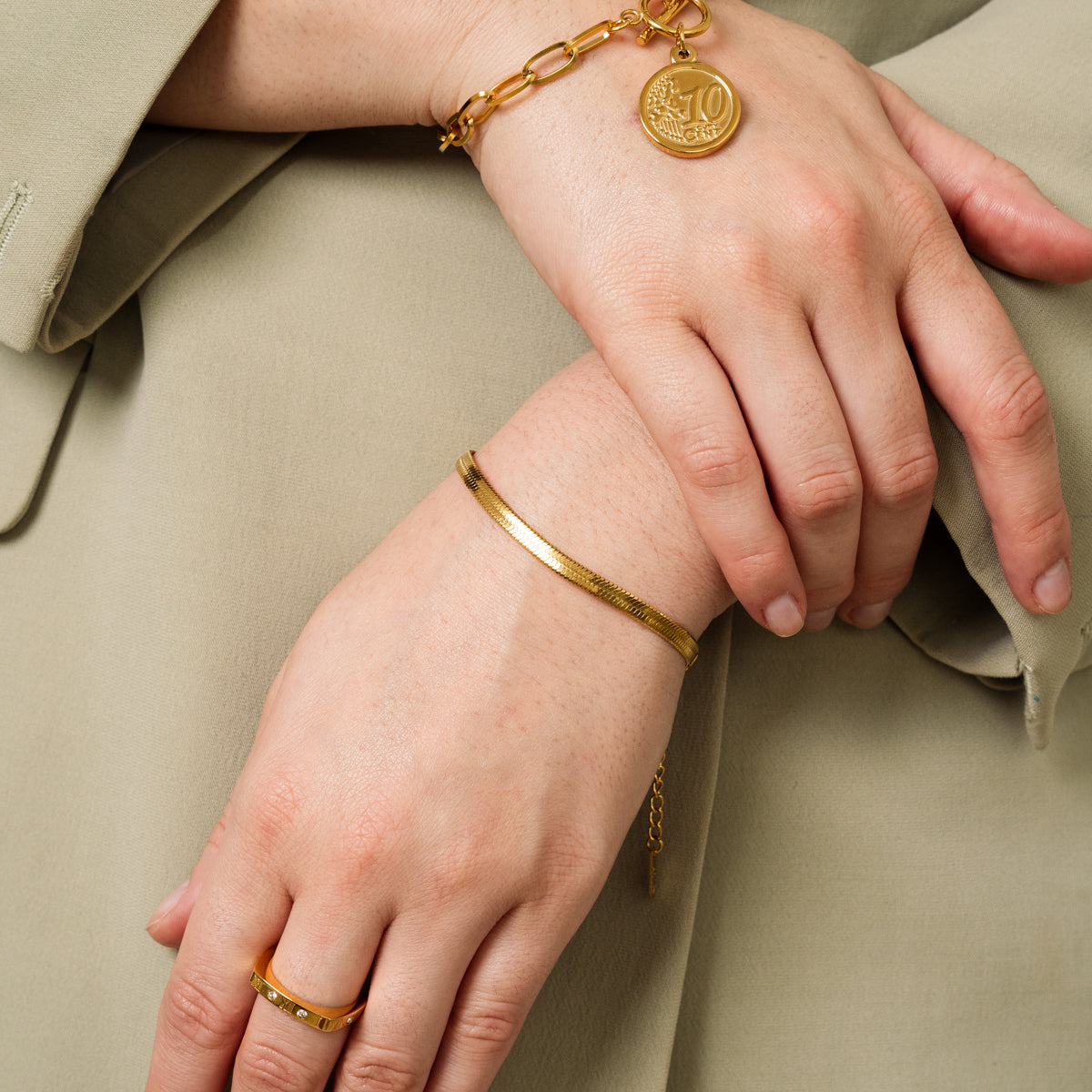 Livia – Pulsera serpiente dorada chic