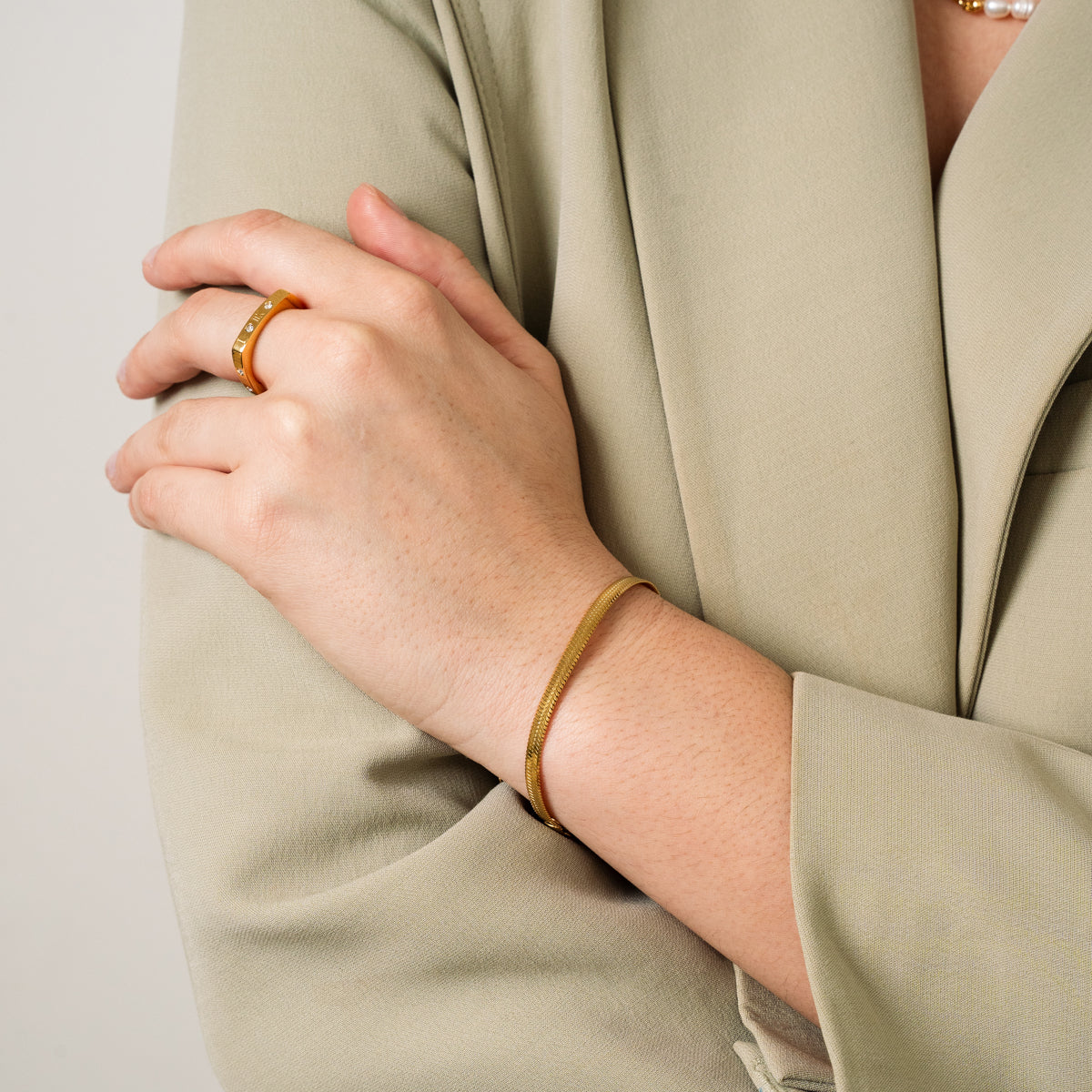 Livia – Pulsera serpiente dorada chic