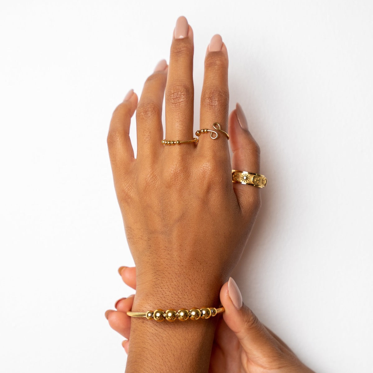 Neri – Anillo antiestrés ajustable con perlas