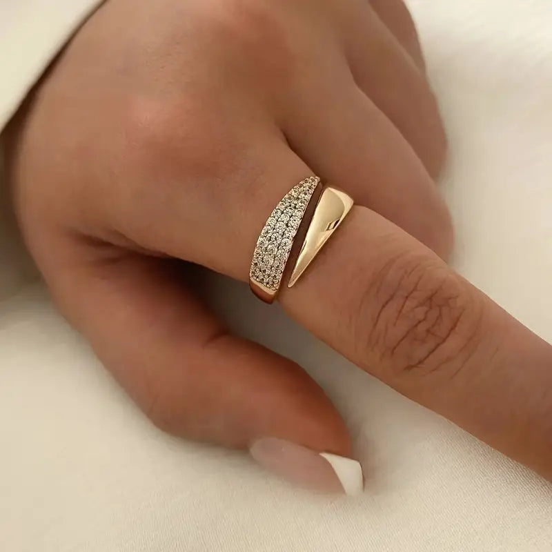 Emiko – Anillo en oro amarillo con piedras brillantes