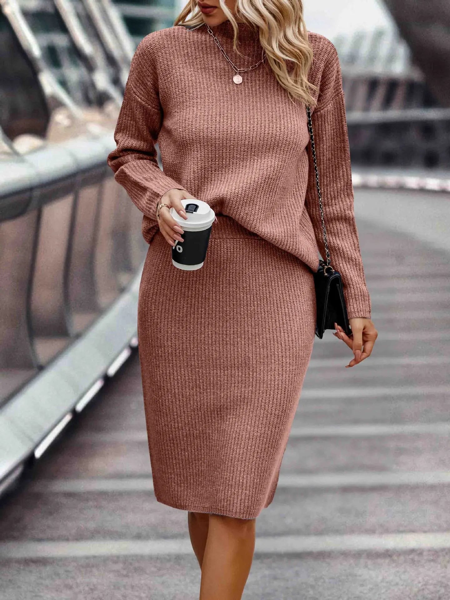 Amoura - Conjunto elegante con suéter y falda para los días fríos