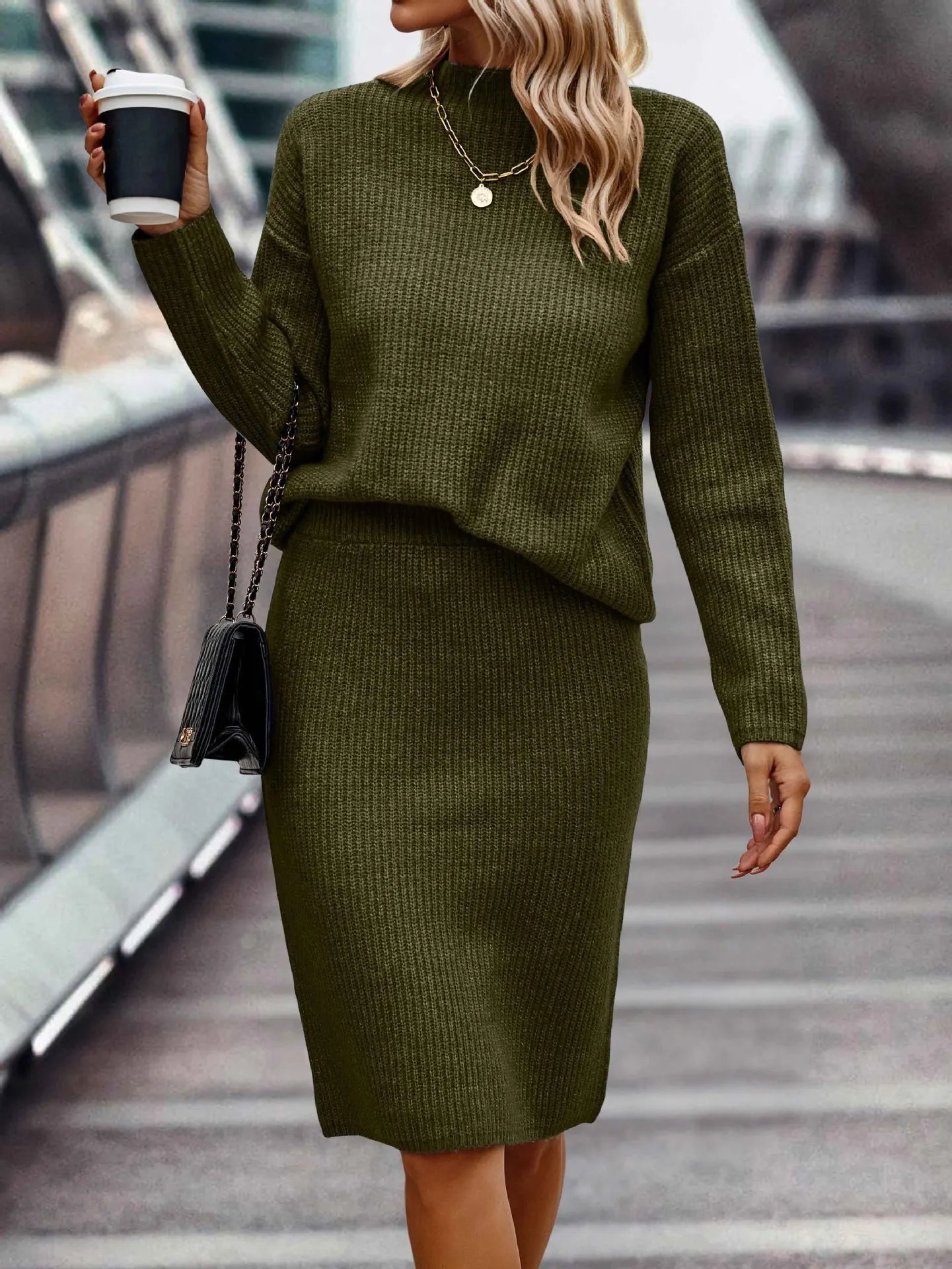 Amoura - Conjunto elegante con suéter y falda para los días fríos