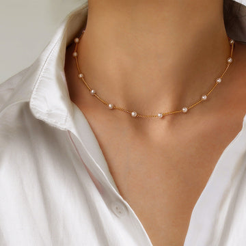 Yvaine – Collar de perlas con acabado dorado