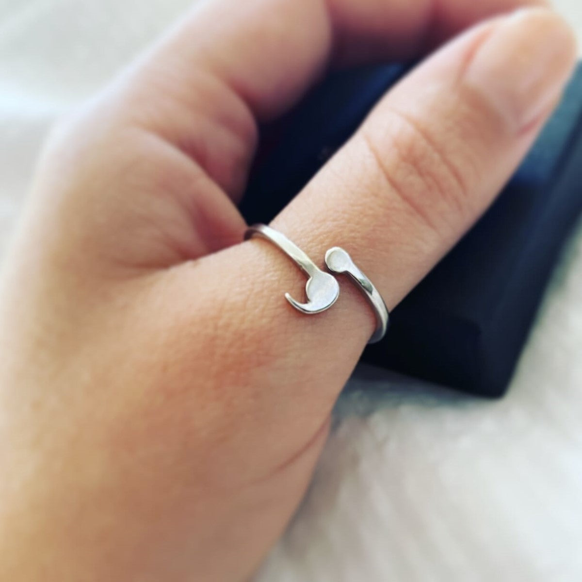 Anillo de punto y coma sutil - Anillo de fortaleza